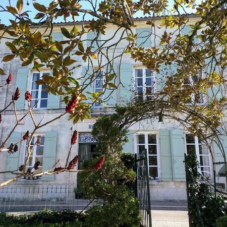 Quai Des Fleurs Bed & Breakfast Saint-Savinien Exterior photo