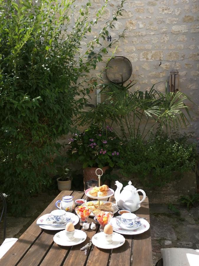 Quai Des Fleurs Bed & Breakfast Saint-Savinien Exterior photo