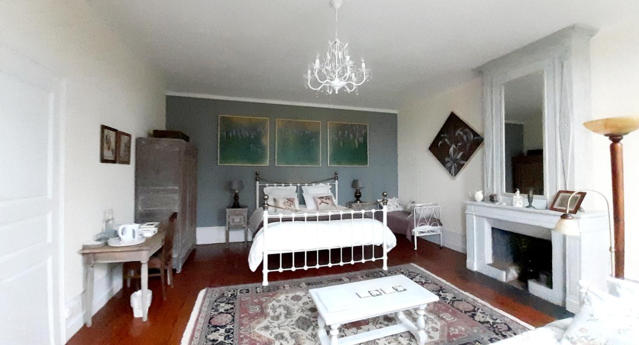 Quai Des Fleurs Bed & Breakfast Saint-Savinien Exterior photo