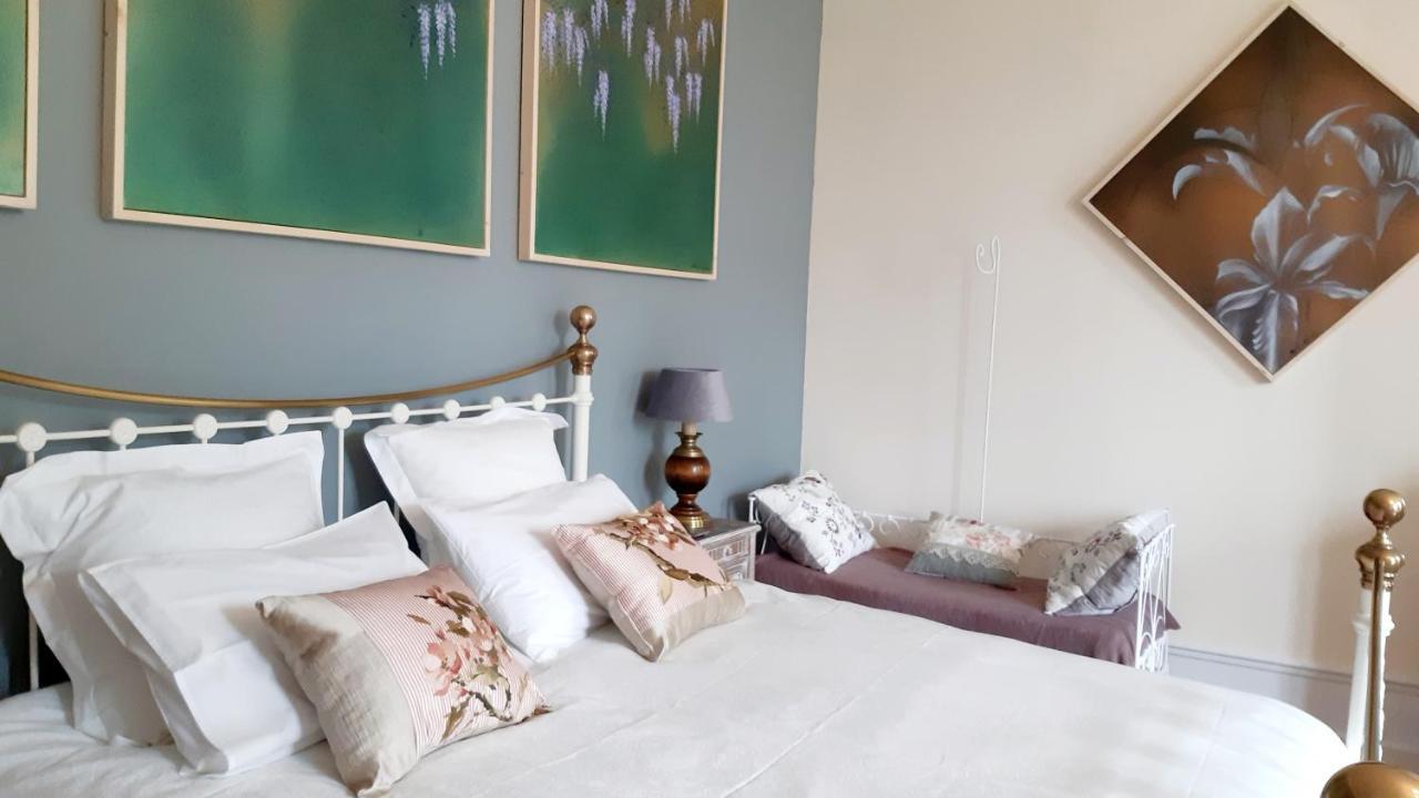 Quai Des Fleurs Bed & Breakfast Saint-Savinien Exterior photo